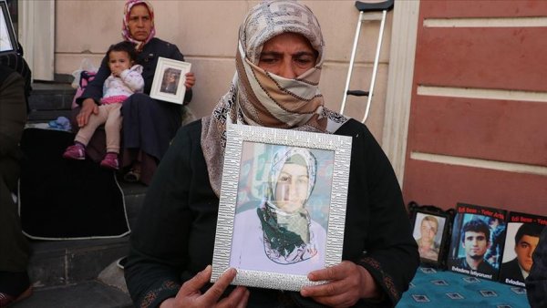 Diyarbakır'daki anne nöbetine bir anne daha katıldı
